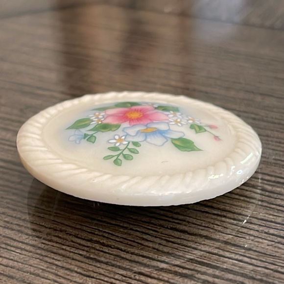 Vintage Avon 1984 Spring Bouquet Flower Pin Brooch - Picture 4 of 14